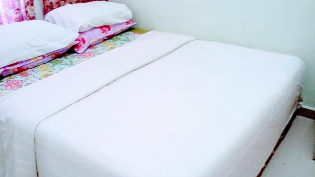 Daisyinn Budget Hotel Kuala Terengganu Kampong Gong Badak Exterior foto
